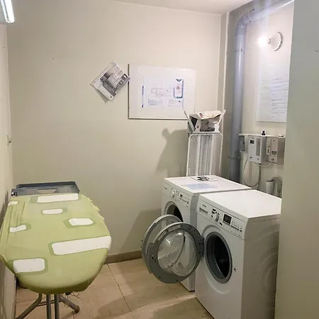 In Near The شقة *